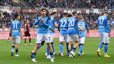 Napoli se acerca al 'Scudetto' tras golear al Torino