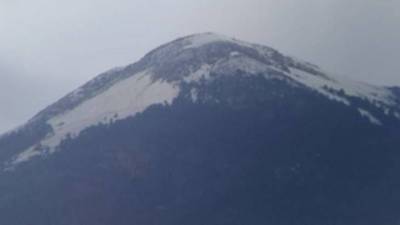 VIDEO. Se forma hielo en la cima del volcán Acatenango