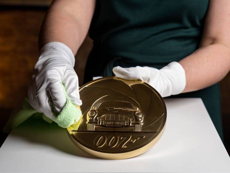 Conmemorarán la 25 entrega de James Bond con una moneda de oro de 7 mil libras