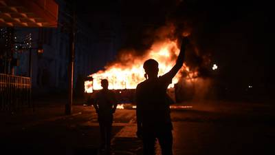 EN IMÁGENES. Caos, anarquía, heridos y un bus quemado en el Centro Histórico
