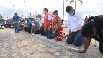 VIDEO. Pastores oran en Puerto Barrios, Izabal, ante la llegada de Iota