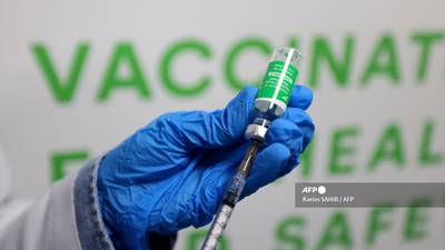 Vacuna de AstraZeneca reduce la transmisión del coronavirus tras una dosis, según estudio