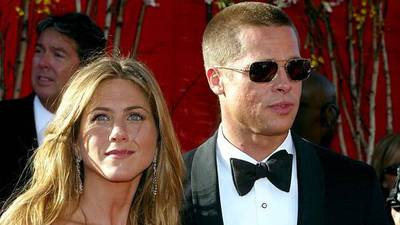 Revelan la verdad detrás del apasionado beso entre Jennifer Aniston y Brad Pitt