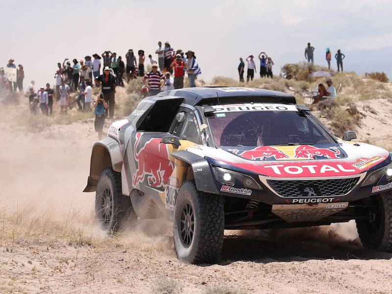 Le quitan la penalización a Carlos Sainz y acaricia el título del rally Dakar