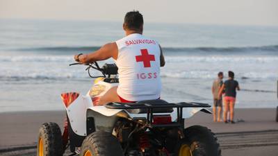 ¿Cuántos salvavidas estarán presentes en las playas del país para el resguardo de los veraneantes?
