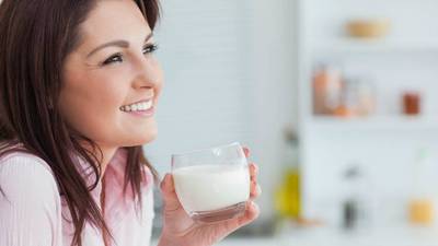 Cinco beneficios de aportar leche al cuidado de tu piel