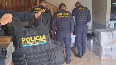 Entregan 100 chalecos antibalas a personal de PNC en Jalapa