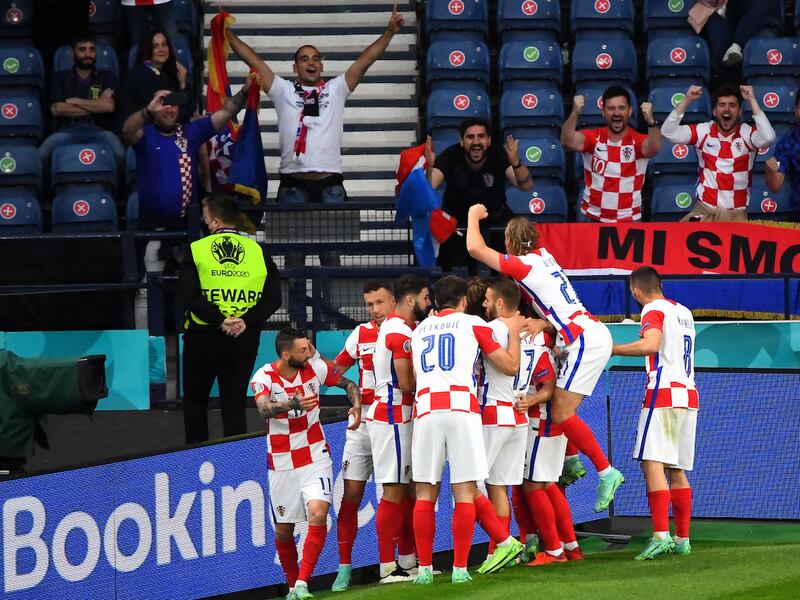 ¡Croacia vuelve a la vida y clasifica a octavos! Inglaterra gana el grupo