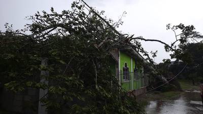 Tornado en Morales, Izabal, deja varios destrozos en viviendas