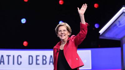 Elizabeth Warren se retira de la carrera demócrata por la Casa Blanca