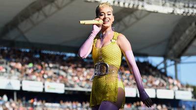 Katy Perry anuncia el título de su nuevo álbum y gira