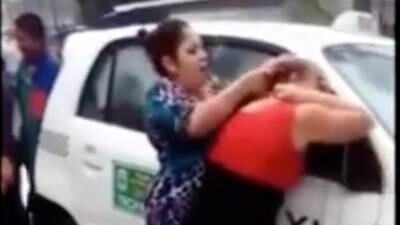VIDEO. Brutal pelea de dos mujeres por el &#34;amor de un reo&#34; se hace viral