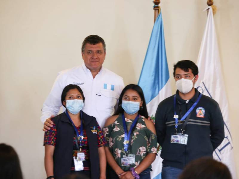 Vicepresidente Guillermo Castillo se reúne con jóvenes en Quiché