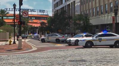 Tiroteo masivo en centro comercial de Florida deja cuatro muertos
