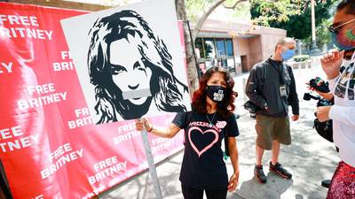 Una "traumatizada" Britney Spears pide el fin de la tutela de su padre