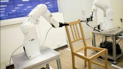 ¡Increíble! Científicos desarrollan en Singapur robot capaz de armar silla