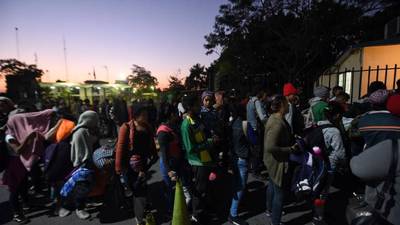 Cuarta caravana de hondureños parte hacia Estados Unidos