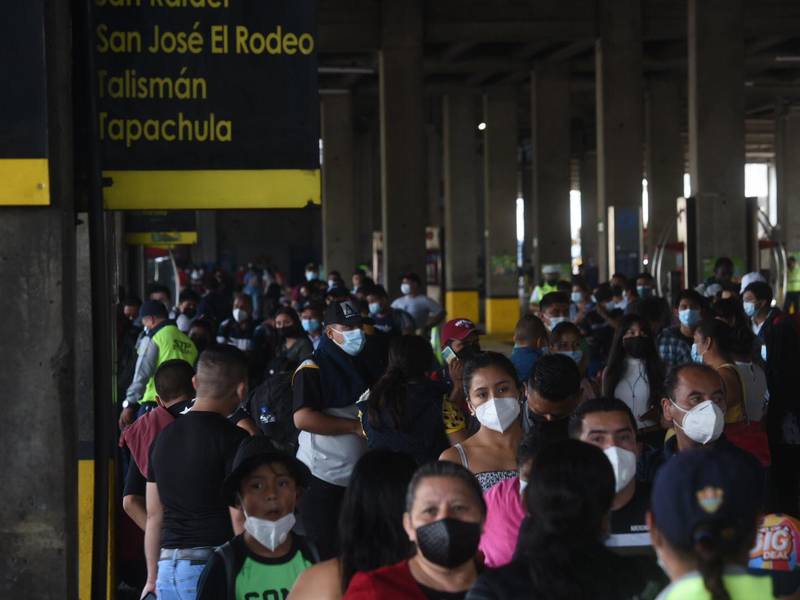 Operación salida: Alta afluencia de viajeros en terminales de buses