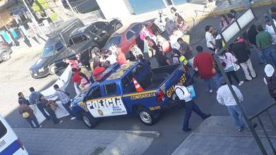 Manifestantes bloquean paso en la calzada Aguilar Batres