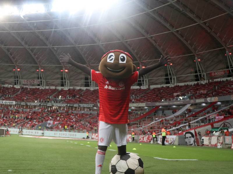 Mascota del fútbol brasileño es denunciada por acoso sexual