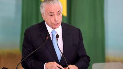 Temer asegura que seguirá en el poder, mientras corte brasileña debate su destino