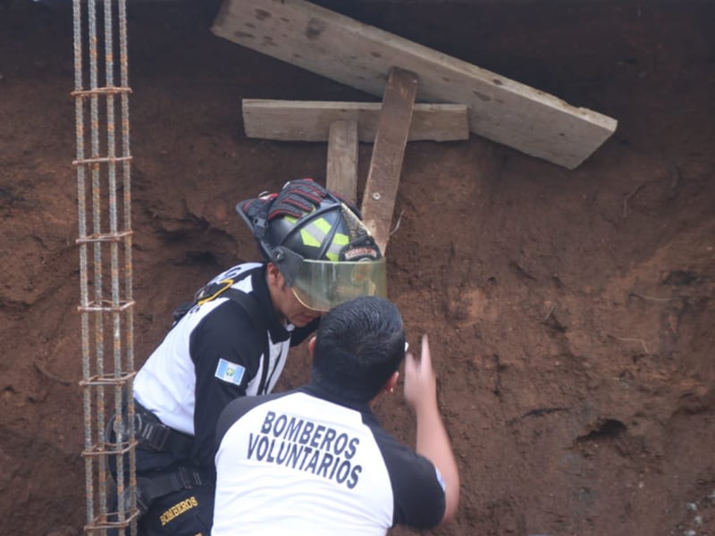 Una persona fallece tras quedar soterrada en obra en construcción en zona 10