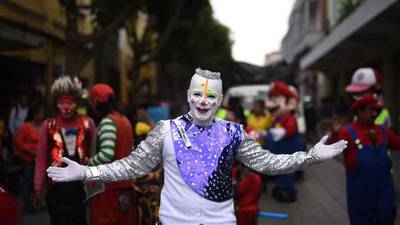 Realizan desfile para celebrar el Día del Payaso Guatemalteco