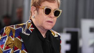 Fan le falta el respeto a Elton John y lo hace abandonar su propio concierto