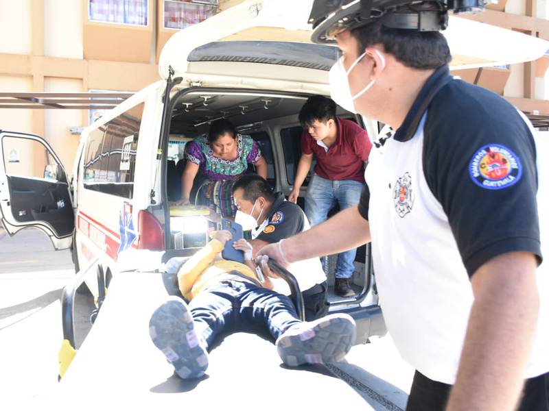 Bomberos Voluntarios auxilian a niña herida de bala en Palencia