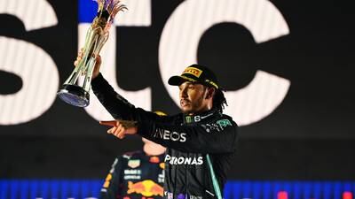 VIDEO. Lewis Hamiton se lleva el triunfo en Arabia Saudita e iguala a Verstappen
