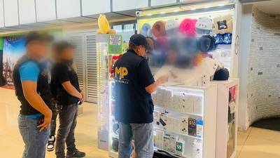 MP reporta la venta de dispositivos electrónicos falsos en los kioscos del aeropuerto La Aurora