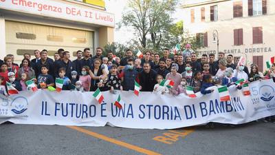 El conmovedor gesto de un futbolista italiano con niños con cáncer