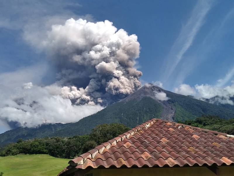 Reportan aumento de actividad en el volcán de Fuego