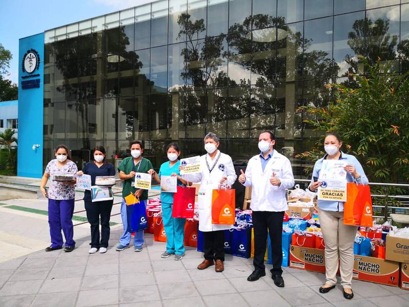 Médicos del hospital de Villa Nueva reciben "Kits de cariño"