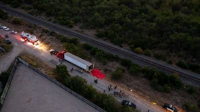 Capturan a cuatro mexicanos por muerte de 53 migrantes en camión en Texas