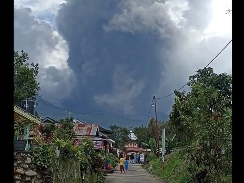 Erupción del volcán Marapi, en Indonesia, deja más de 20 muertos