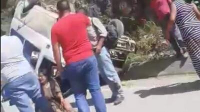 VIDEO: microbús vuelca y deja 13 pasajeros heridos en Alta Verapaz