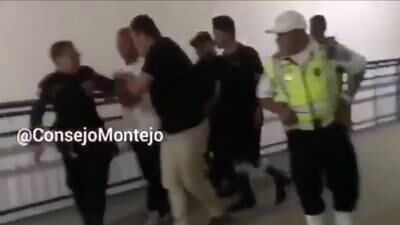 VIDEO. Hombre agrede a un agente de la PNC en Villa Nueva