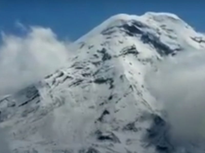 Muertos, heridos y desaparecidos tras avalancha en volcán de Ecuador