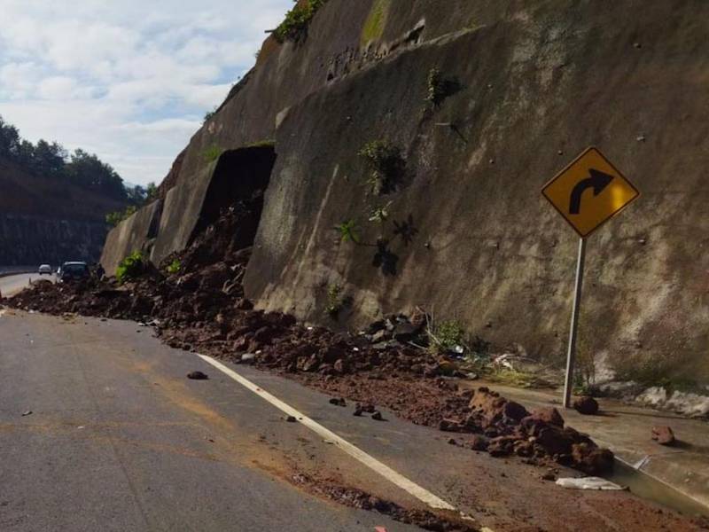 Se registra nuevo derrumbe en el libramiento de Chimaltenango