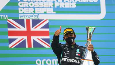VIDEO. Hamilton triunfa en Nürburgring y empata un histórico récord