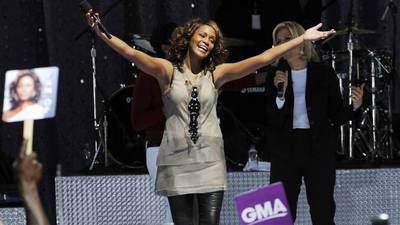 Whitney Houston podría revivir gracias a un nuevo álbum y un holograma
