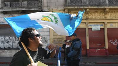EN IMÁGENES. Manifestantes protestan a inmediaciones del Congreso