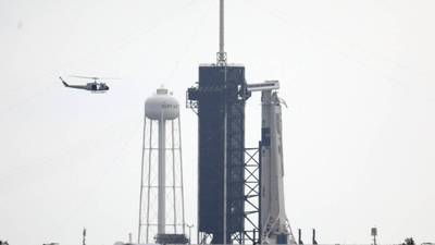 El clima impide el lanzamiento del primer vuelo tripulado de SpaceX y la NASA