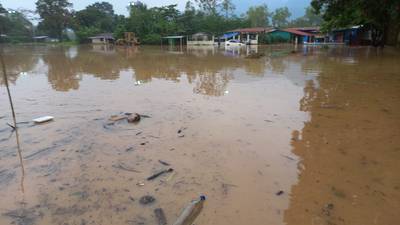 Lluvias provocan inundación en comunidad de Morales, Izabal
