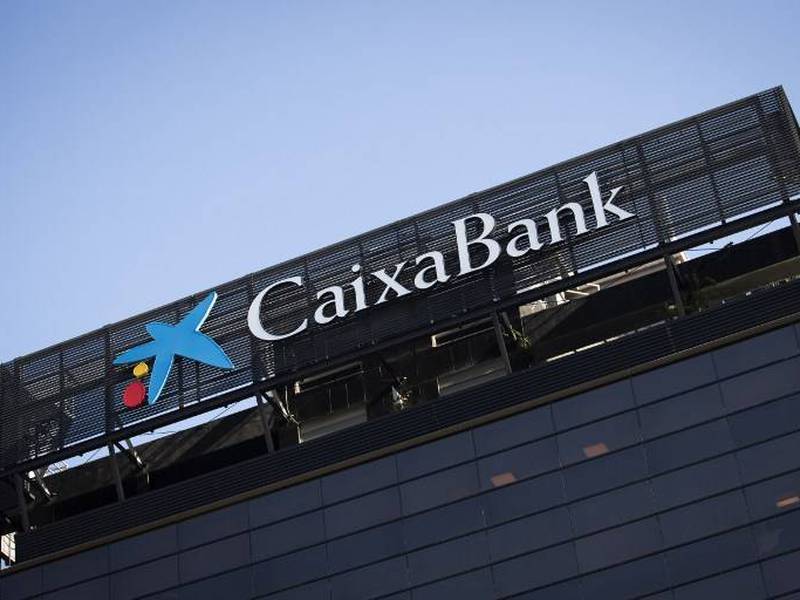 CaixaBank saca su sede de Cataluña ante retirada de depósitos
