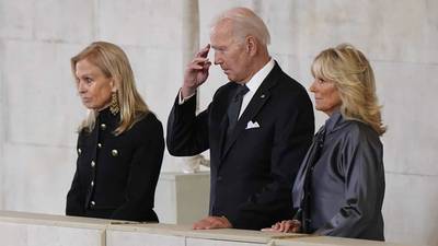 Carlos III recibe a líderes mundiales que asisten al funeral de su madre