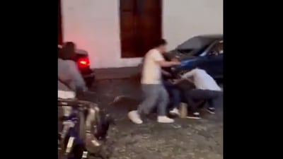 VIDEO. Brutal pelea callejera en las calles de la Antigua Guatemala