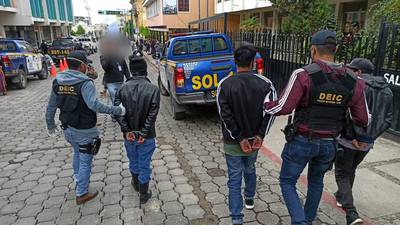 Capturan a varias personas tras allanamientos en Nahualá