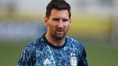 Messi llegó a la concentración de Argentina pese a acarrear molestias físicas